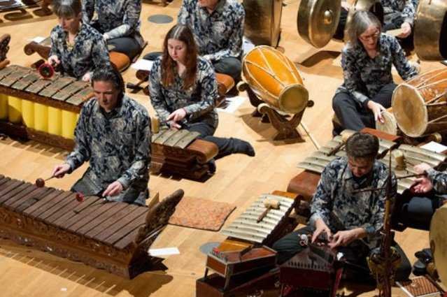 Gamelan Widosari ft. Japanese Dancer & Musician