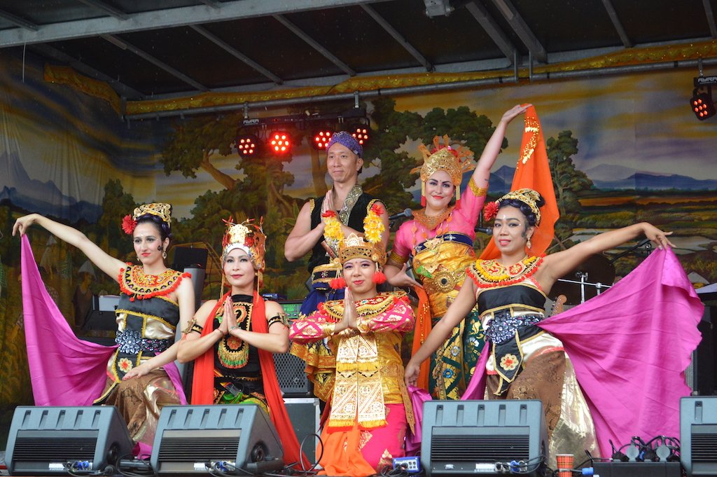 Traditional Dance: Tari Belibis